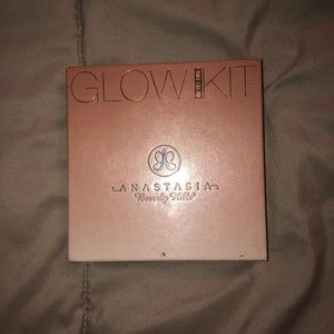 Glow kit highlighter